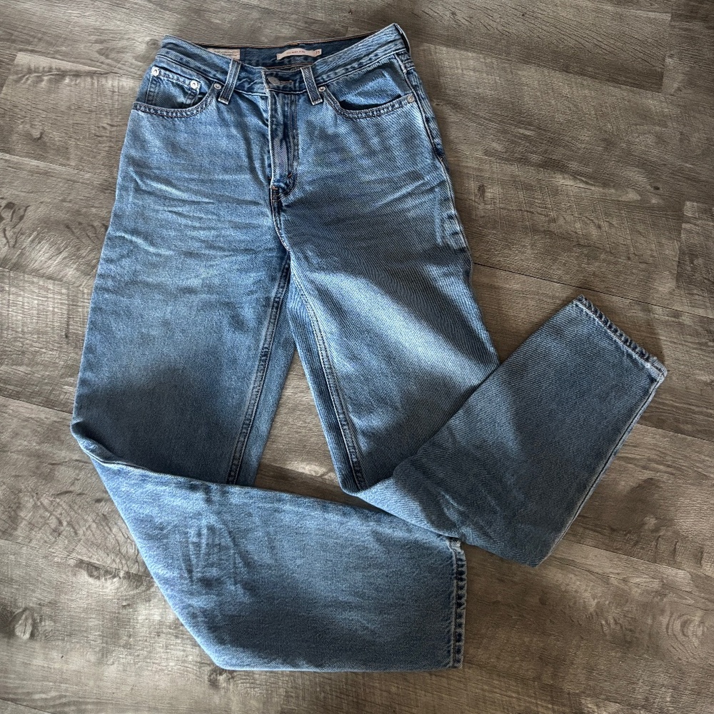 Levi’s 80s mom jeans